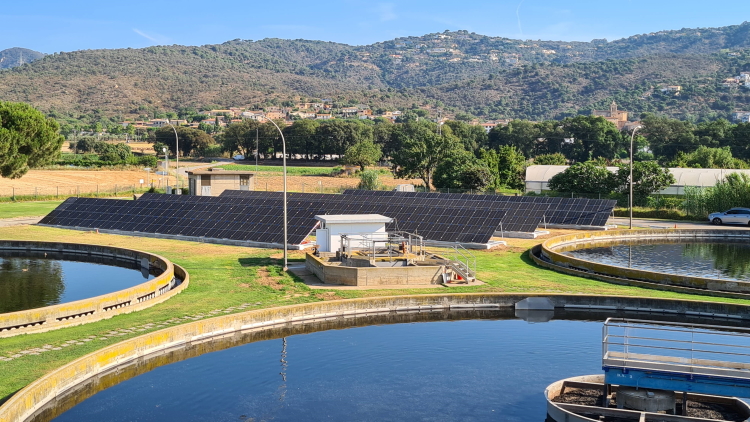 instal·lació fotovoltaica a la depuradora de castell platja d'aro